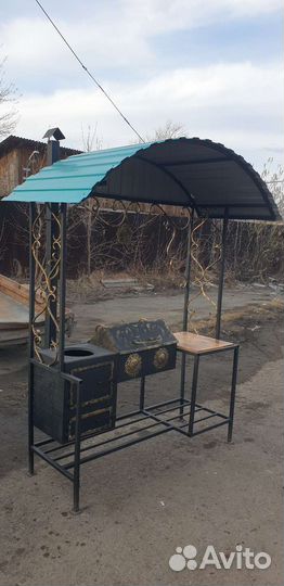 Мангал с печью под казан и двухуровневой крышей