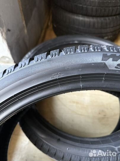 Pirelli Scorpion Winter 2 275/35 R22