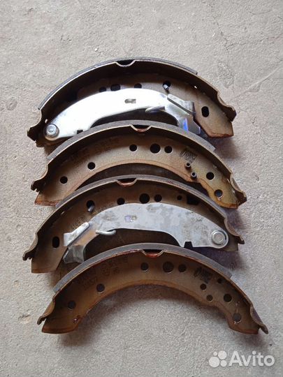 Задние тормозные колодки на citroen