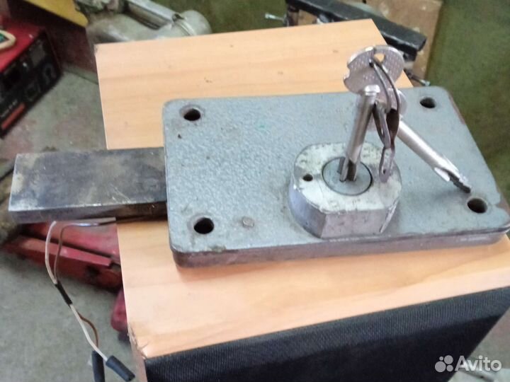 Замки дверные разные