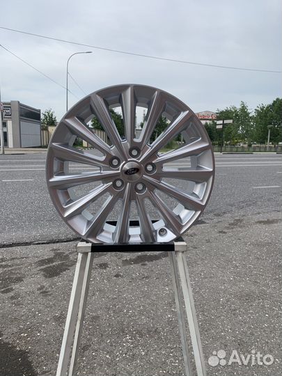 Форд Фокус титаниум R17