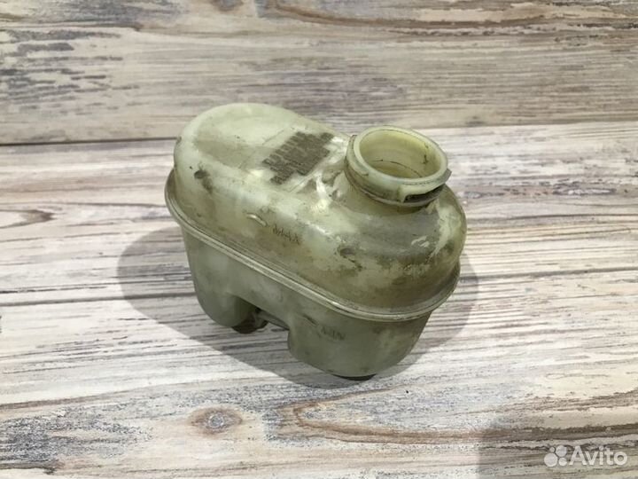 Бачок тормозной жидкости Jeep Grand Cherokee WJ