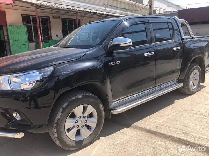 Пороги с накладным листом Toyota Hilux