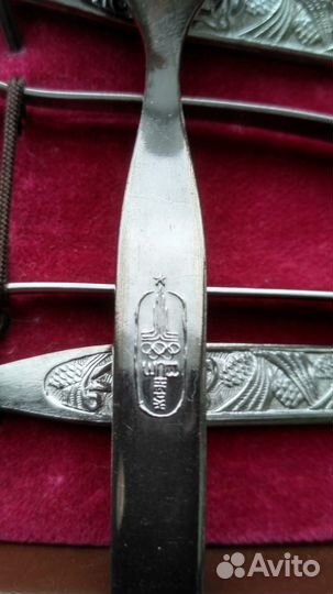 Столовые приборы и принадлежности