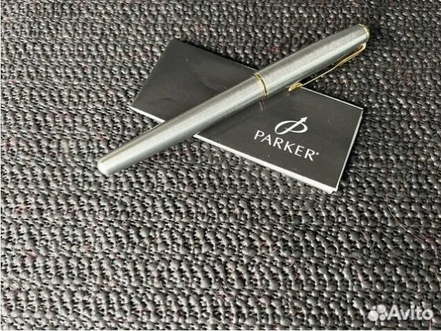 Перьевой Parker вместе с фирменными чернилами