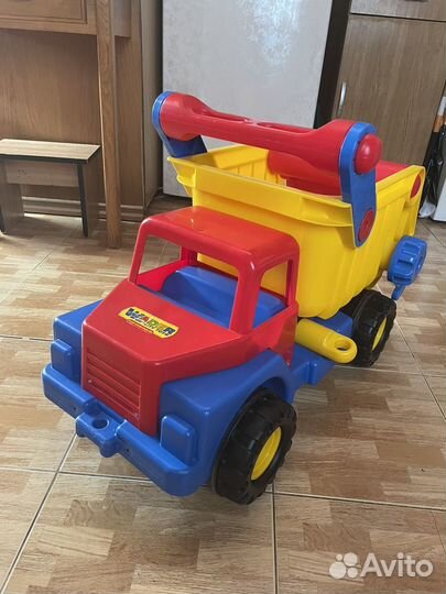 Игрушка грузовик