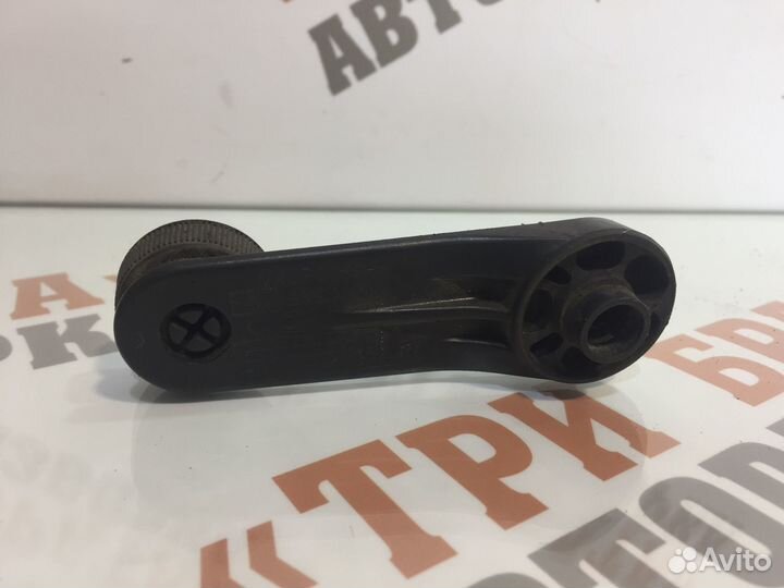 Тойота Ручка стеклоподъёмника заднего левого