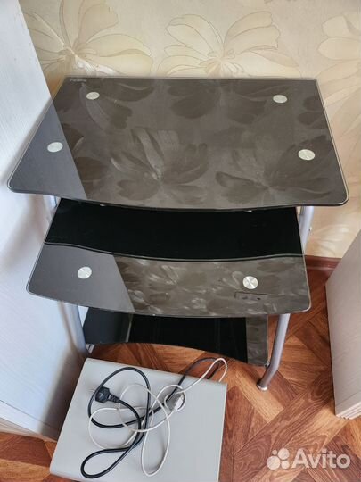 Компьютерный стол стеклянный