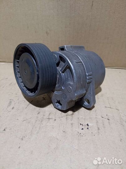 Натяжной ролик приводного ремня Volvo