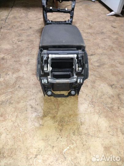 Подлокотник Volkswagen Golf 7 cxsa 2014