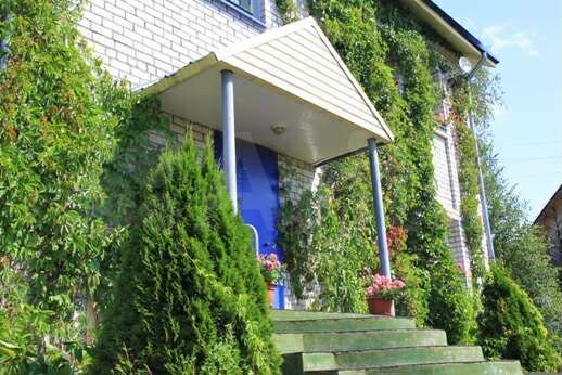 Коттедж 246 м² на участке 10 сот.