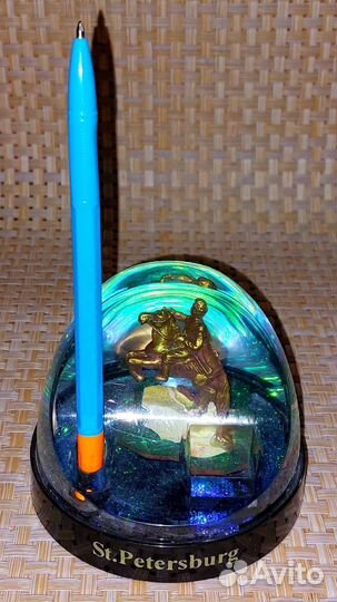 Карандашница сувенирная в виде шара с блёстками