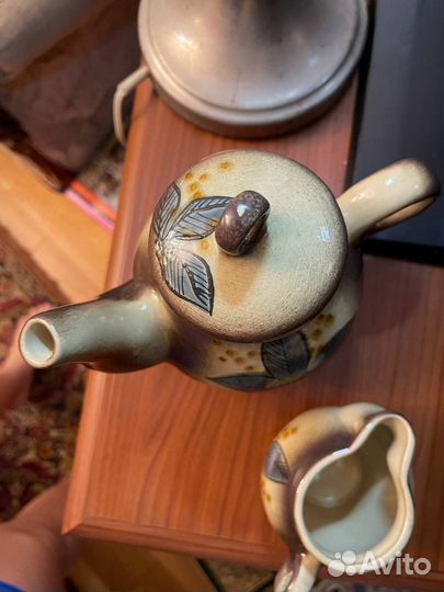 Чайник и молочник