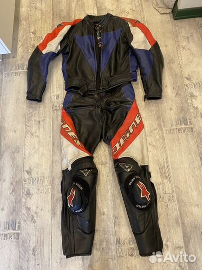 Продаю мотокостюм dainess