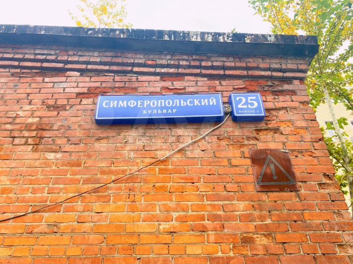 Нежилое здание 1651,4 м²