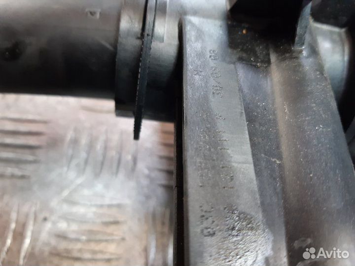 Термостат в сборе с корпусом Volkswagen Golf 5