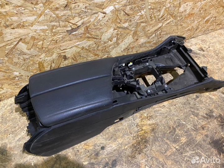 Подлокотник Bmw 535Ix F10 N55B30 2011