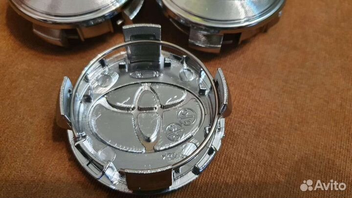 Заглушки дисков колпачки Toyota 62мм 42603-02320