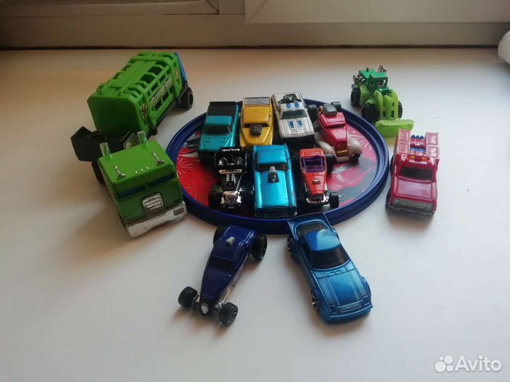 Hot wheels машинки