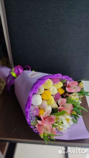 Яркий в подарок