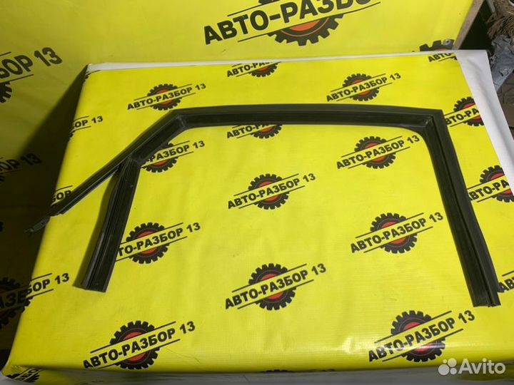 Уплотнитель стекла задний правый Vw Polo 5 1.6