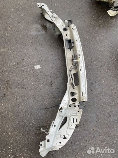 Телевизор (рамка радиатора) Volvo V50 MW