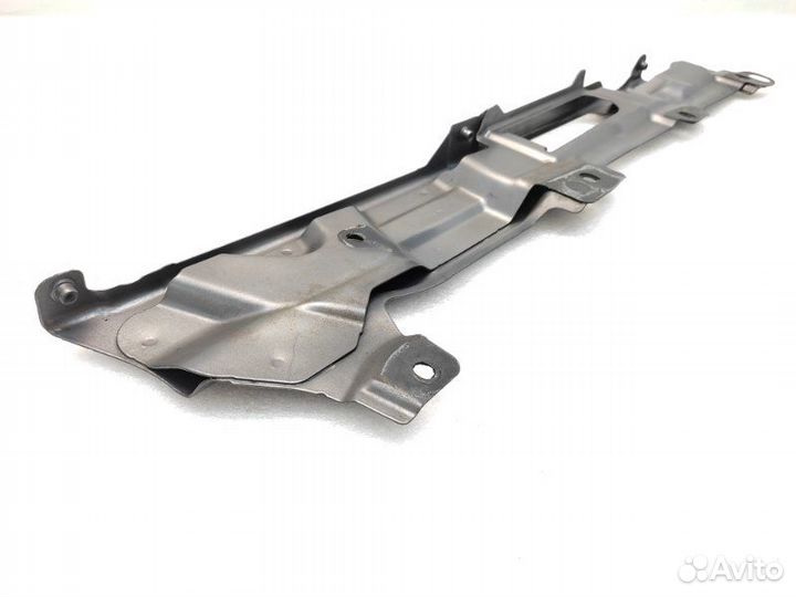 Кронштейн крыла передний левый Land Rover