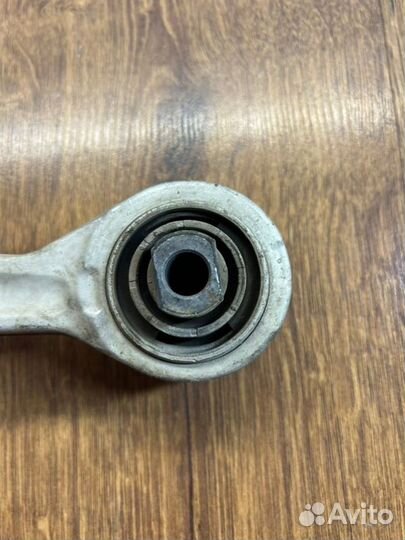 Рычаг поперечный передний правый Volkswagen Passat