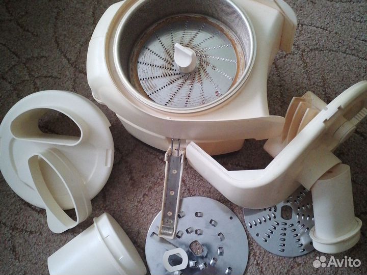 Электросоковыжималка-шинковка 