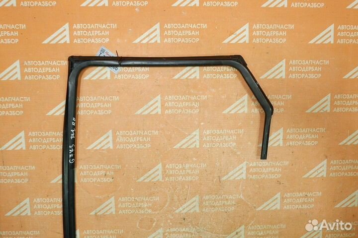 Уплотнитель стекла заднего правого Kia Ceed CD