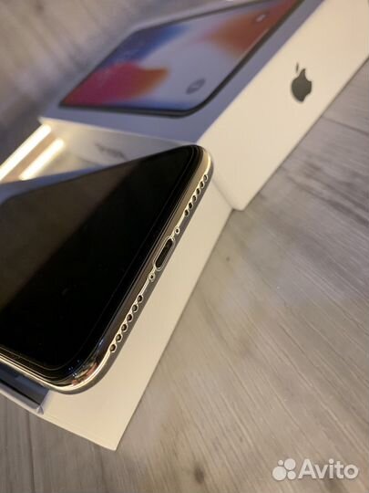 Телефон iPhone X Белыи в идеале