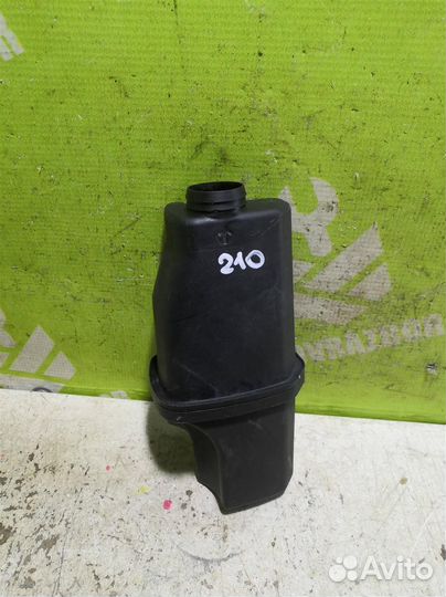 Резонатор воздушного фильтра Мерседес Бенз 210 Е