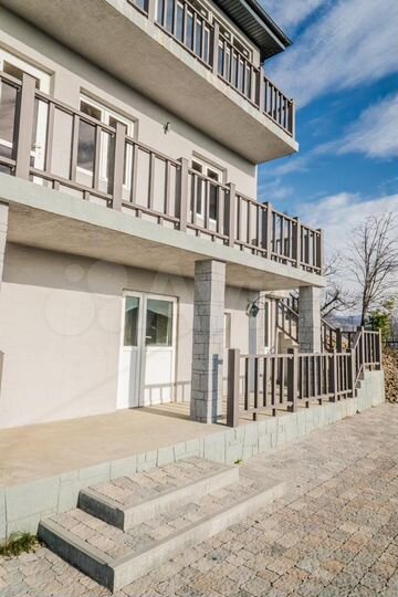 Дом 215 м² на участке 6,4 сот.