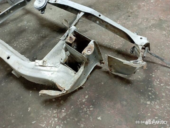 Рамка радиатора передняя Toyota Avensis AT220