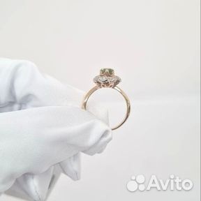 Кольцо с синтетическим камнем Золото