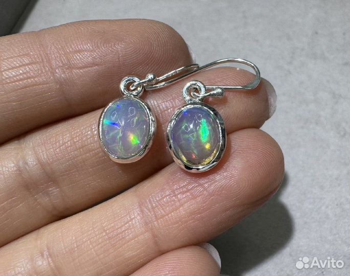 Серебряные серьги с опалом