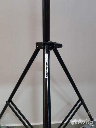 Manfrotto 008B,стойка с колесами