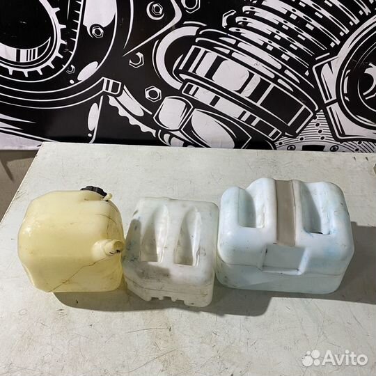 Бачки жидкости Chevrolet Niva