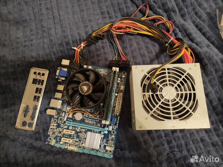 Материнская плата с процессором и памятью