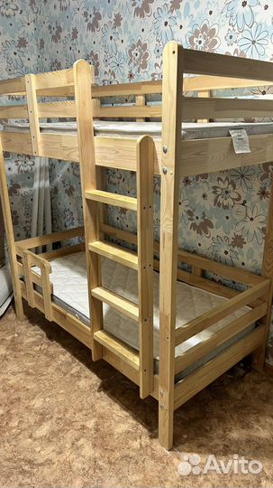 Двухъярусная кровать