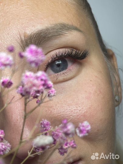 Наращивание и ламинирование ресниц в салоне