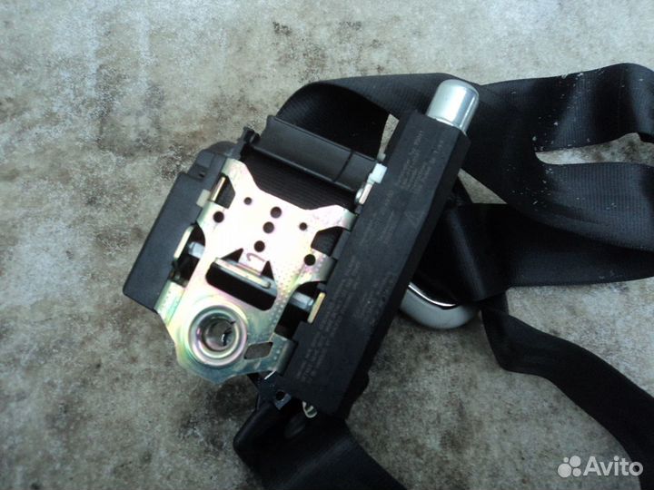 Ремень безопасности передний правый Transporter T5