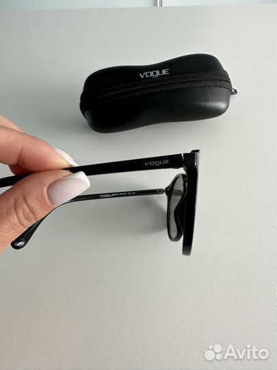 Солнцезащитные очки женские vogue