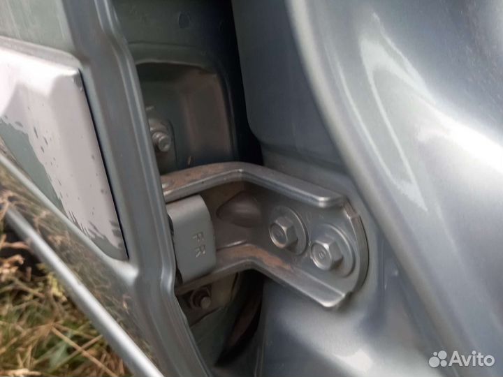 Петля двери nissan almera classic