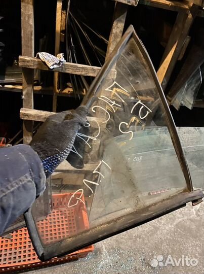 Форточка передняя левая passat B2