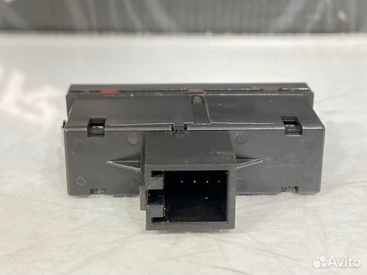 Кнопка аварийной остановки Audi A6 C6 BDW 2005