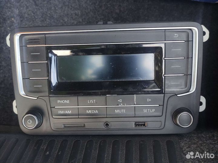 Штатная магнитола на Фольксваген Поло