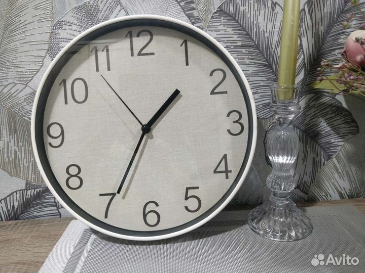 Часы, ваза и новогоднее украшение, подсвечник