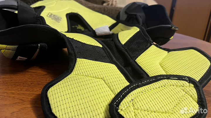 Нагрудник хоккейный warrior