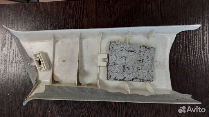 Обшивка стойки левая Bmw X3 2.0D E83 N47 2009